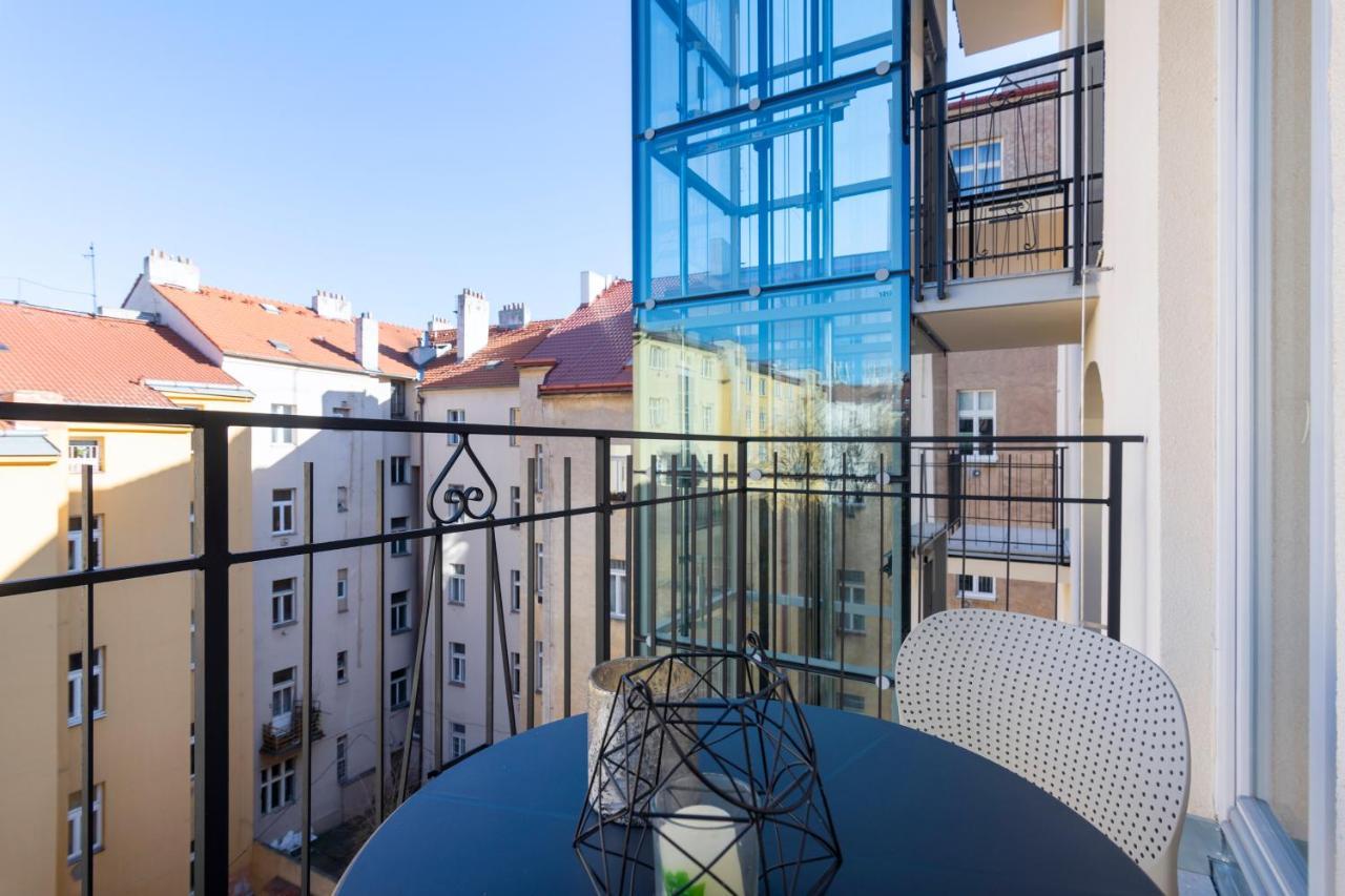 Hidden Art Boutique Residence By Dwellfort Praha Bagian luar foto