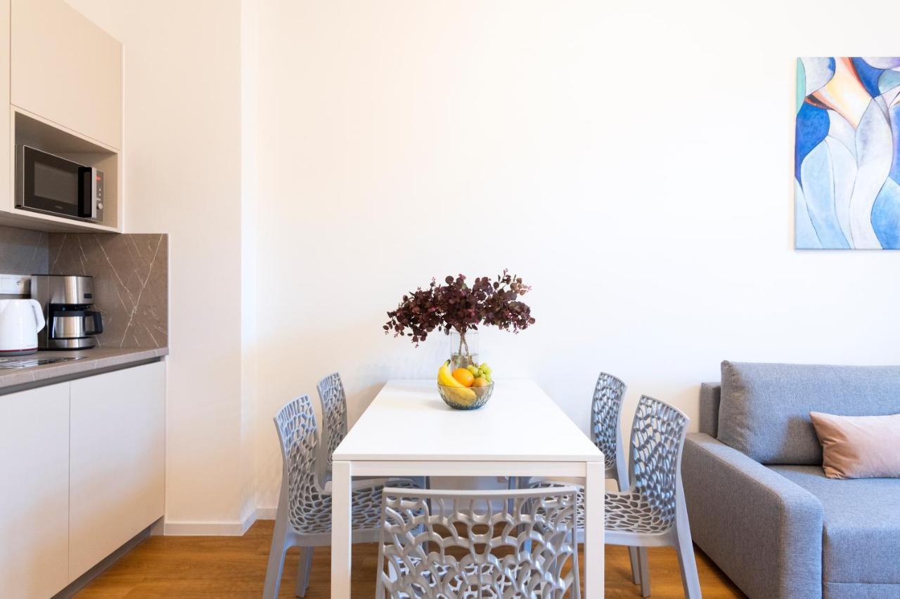 Hidden Art Boutique Residence By Dwellfort Praha Bagian luar foto
