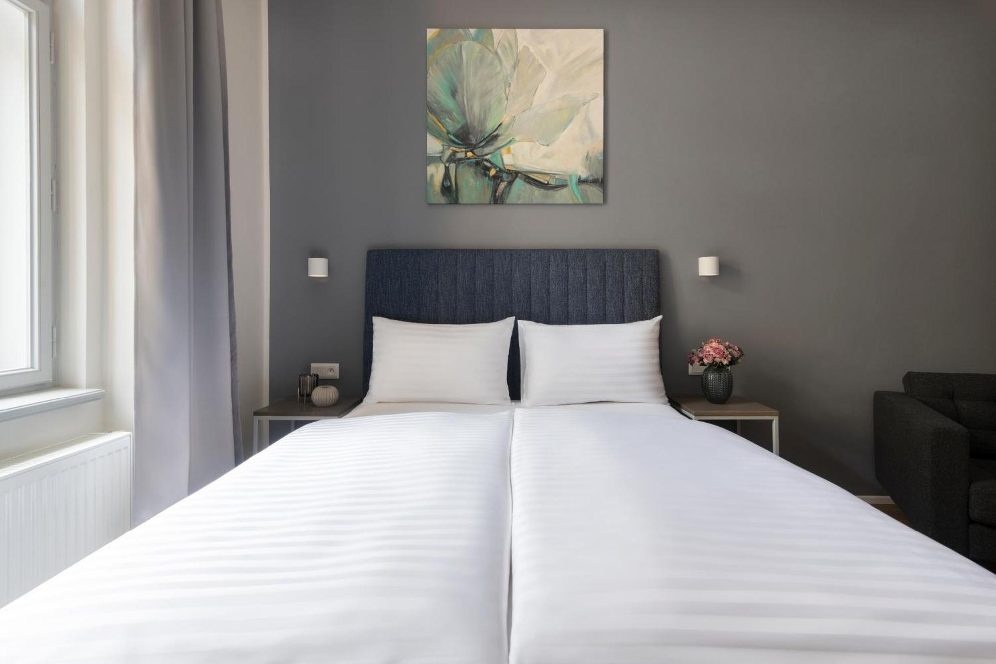 Hidden Art Boutique Residence By Dwellfort Praha Bagian luar foto