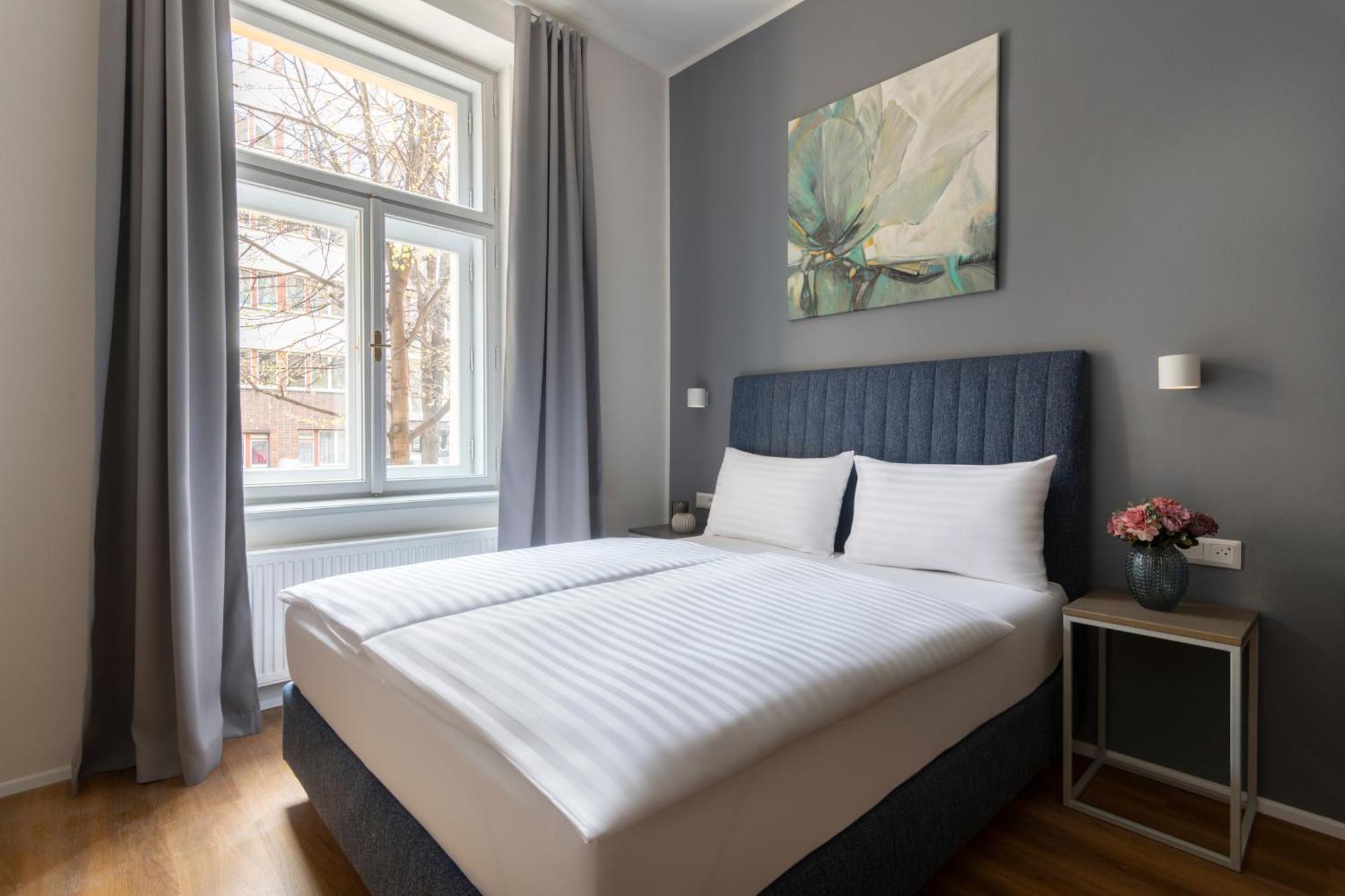 Hidden Art Boutique Residence By Dwellfort Praha Bagian luar foto