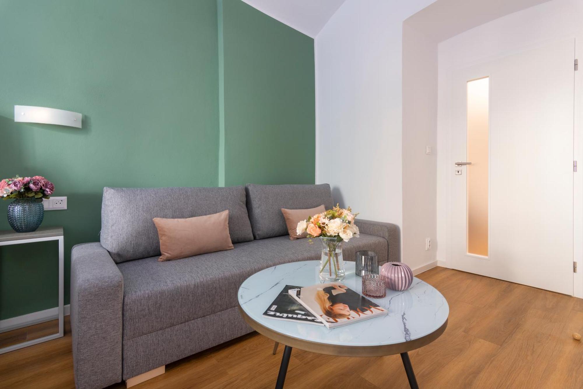Hidden Art Boutique Residence By Dwellfort Praha Bagian luar foto
