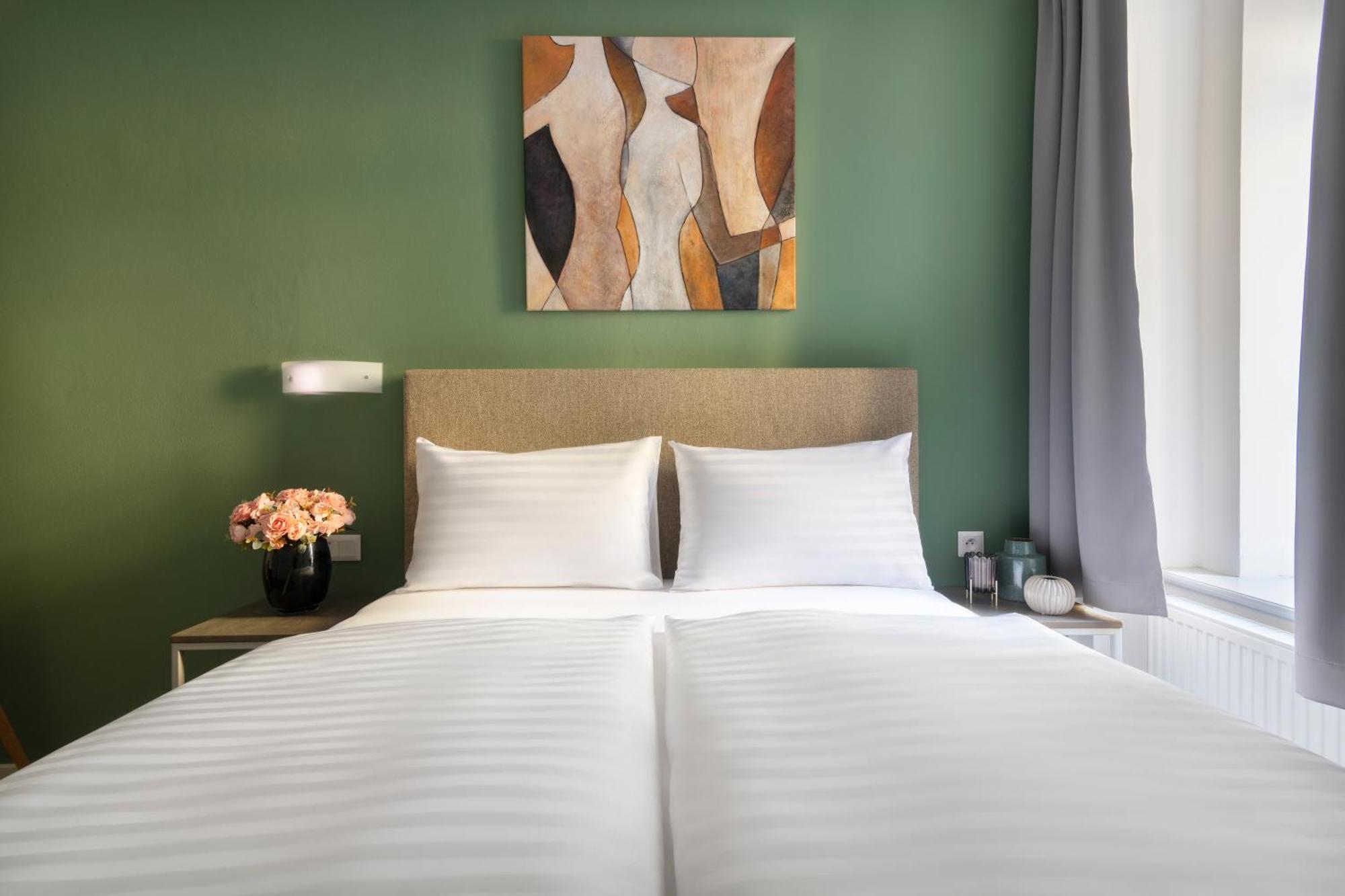 Hidden Art Boutique Residence By Dwellfort Praha Bagian luar foto