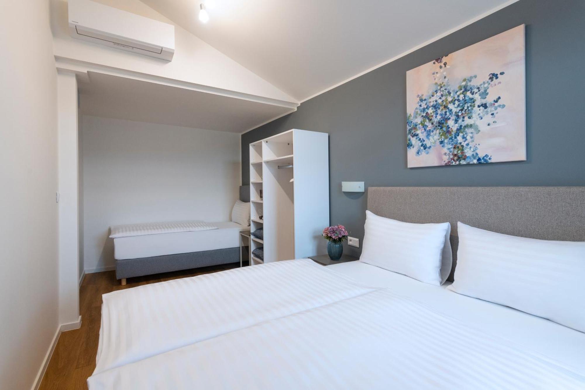 Hidden Art Boutique Residence By Dwellfort Praha Bagian luar foto