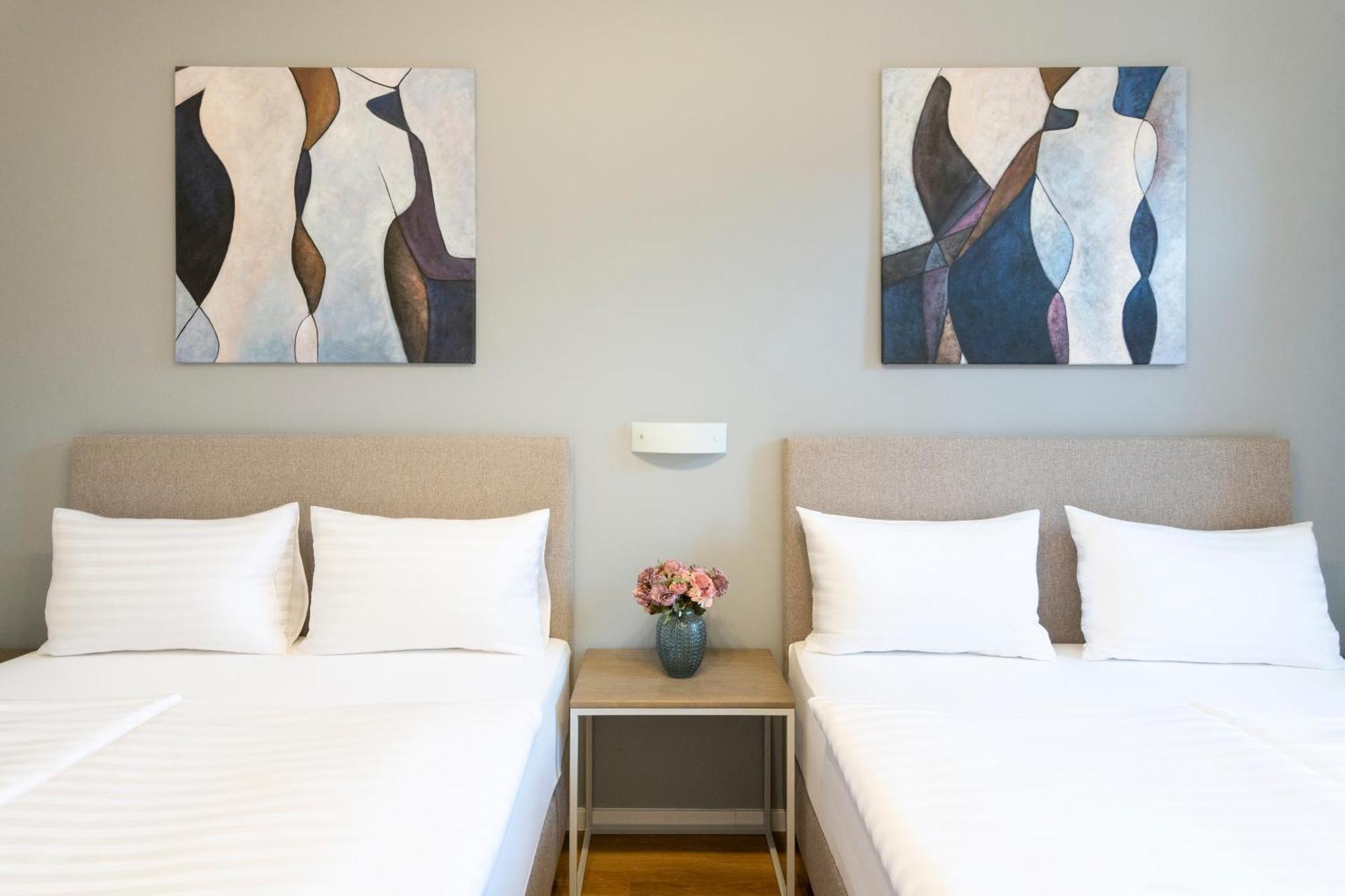 Hidden Art Boutique Residence By Dwellfort Praha Bagian luar foto