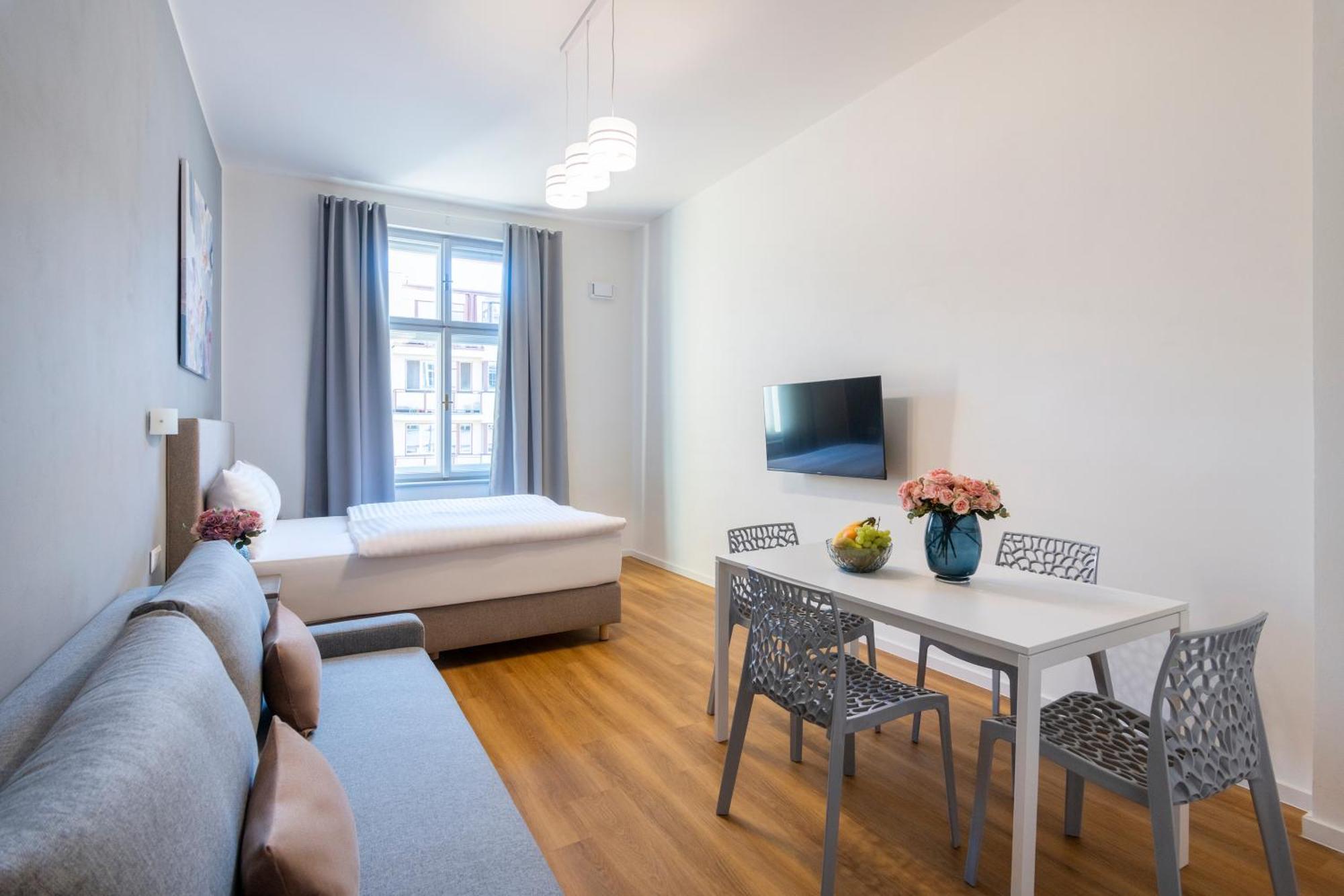 Hidden Art Boutique Residence By Dwellfort Praha Bagian luar foto
