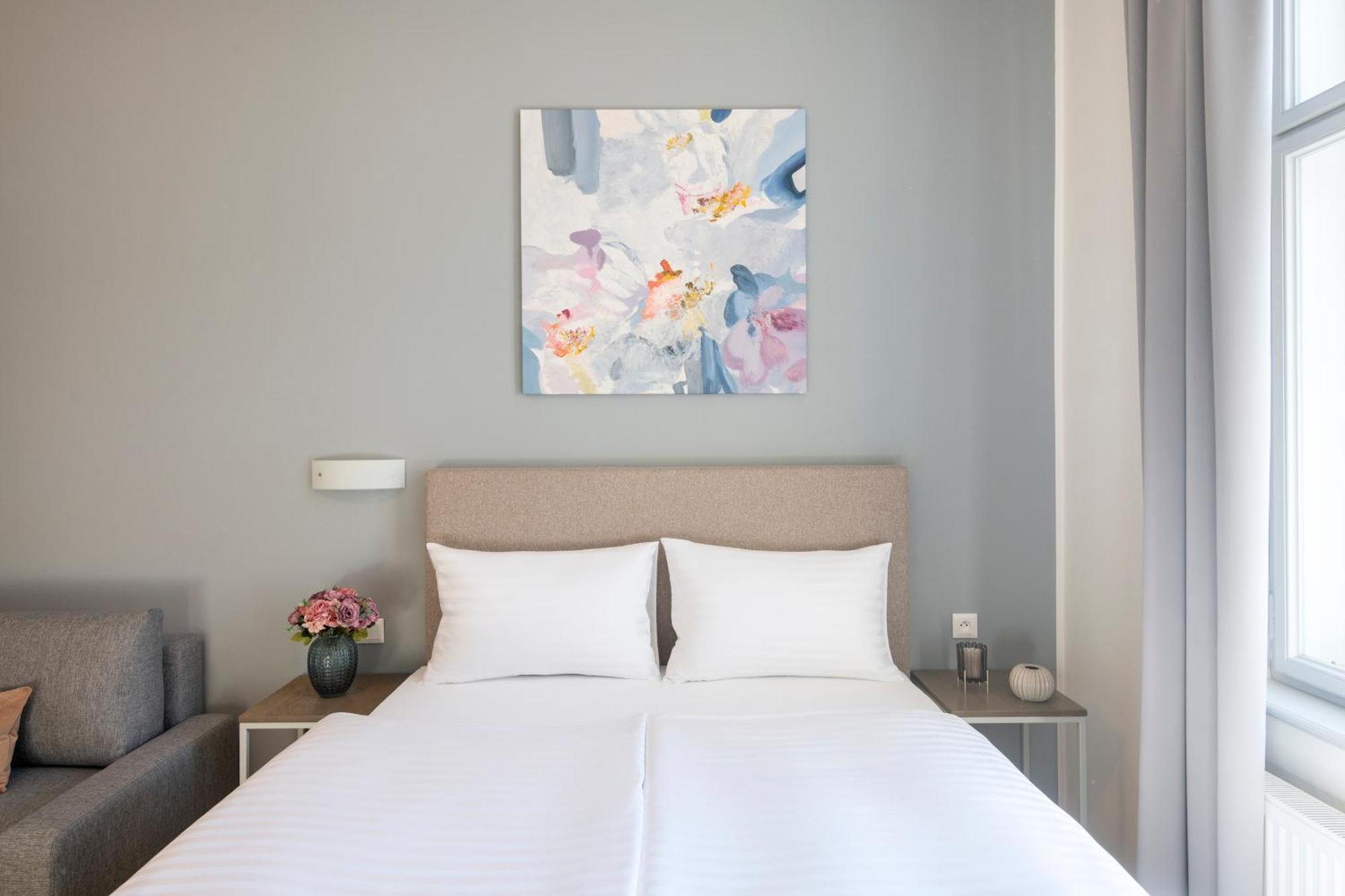 Hidden Art Boutique Residence By Dwellfort Praha Bagian luar foto